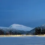 Arctic Nine - Nr 6 - On The Island 펜션